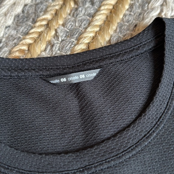 Oiselle Black Long Sleeve Shirt - Picture 3 of 4